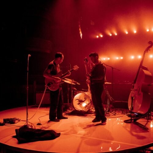 Cumbia californiana: LA LOM y su mezcla de tradición y rock vintage