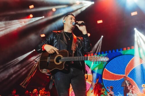 Heredero lleva sus éxitos de carranga a un concierto “Íntimo”