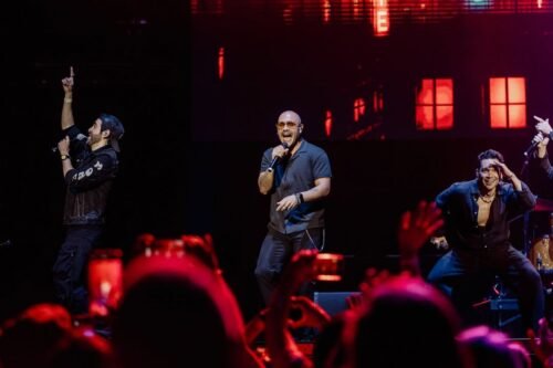 V de Vinilo estrena nueva etapa en el Teatro CAFAM con “La Vida es una Fiesta”